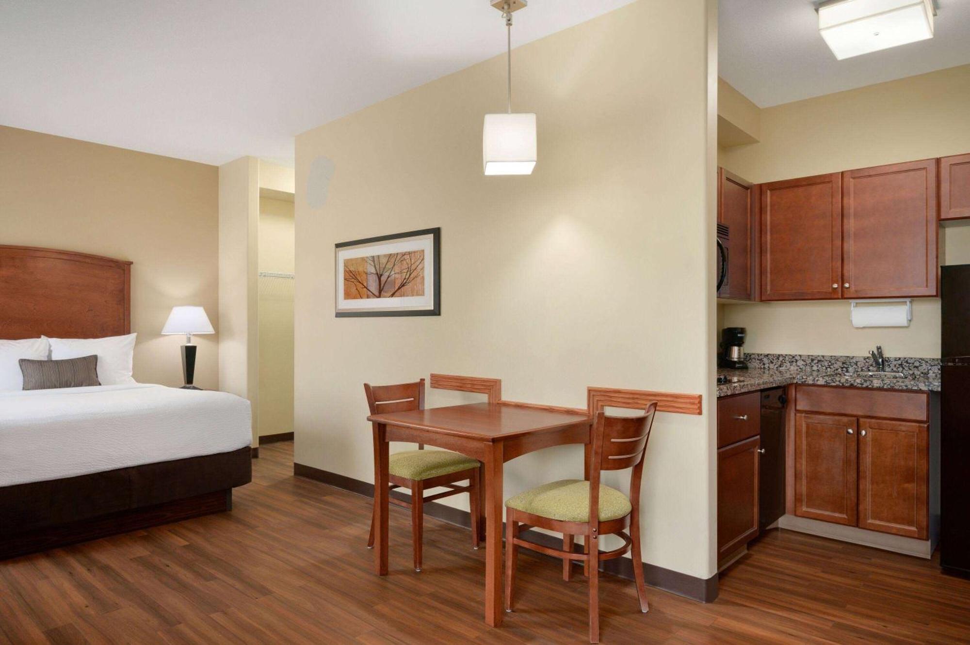 Days Inn & Suites By Wyndham Sherwood Park Edmonton Extérieur photo