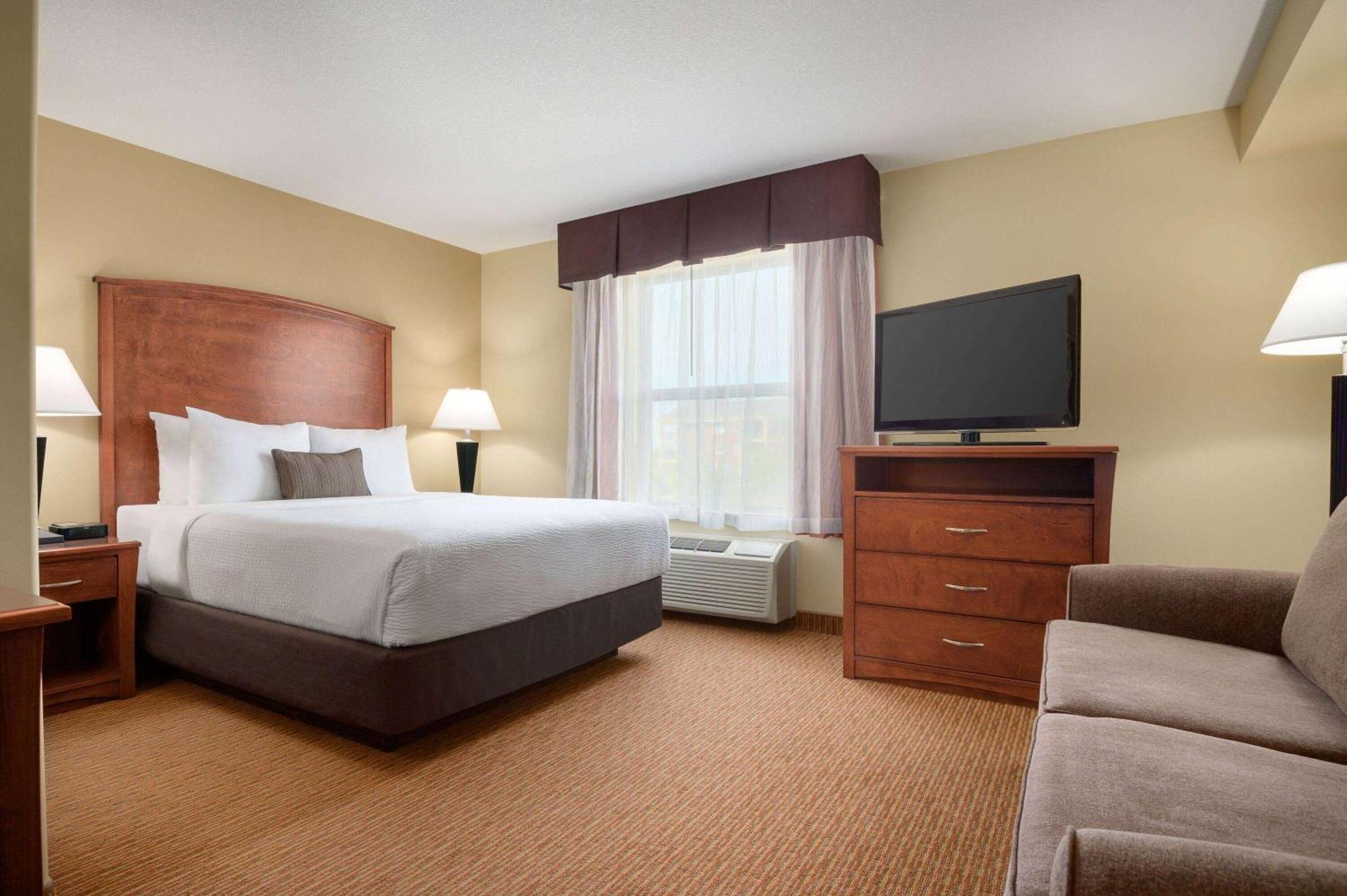 Days Inn & Suites By Wyndham Sherwood Park Edmonton Extérieur photo