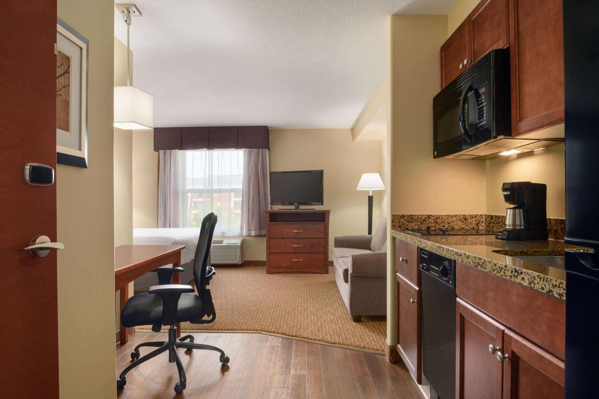 Days Inn & Suites By Wyndham Sherwood Park Edmonton Extérieur photo