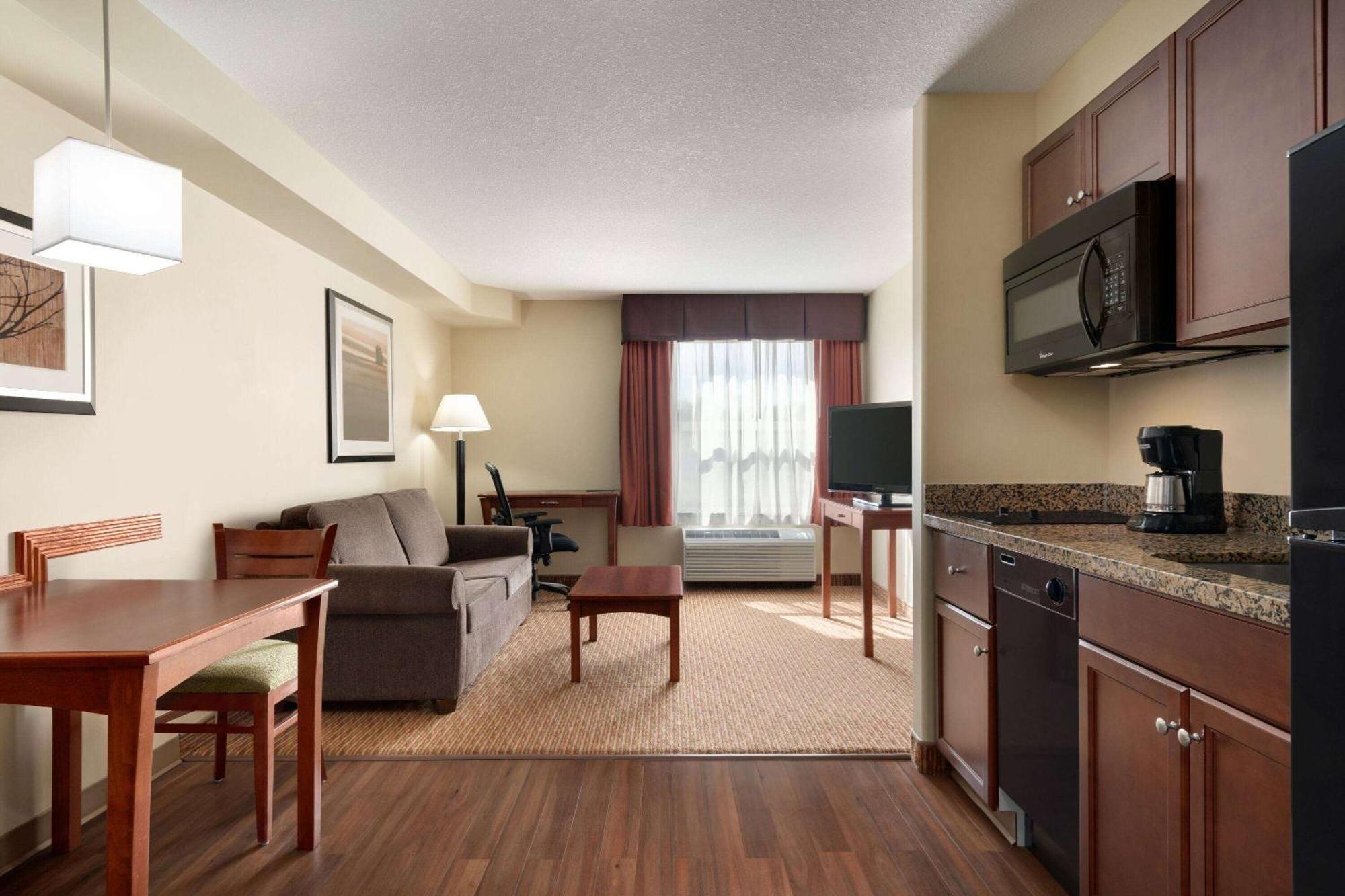 Days Inn & Suites By Wyndham Sherwood Park Edmonton Extérieur photo