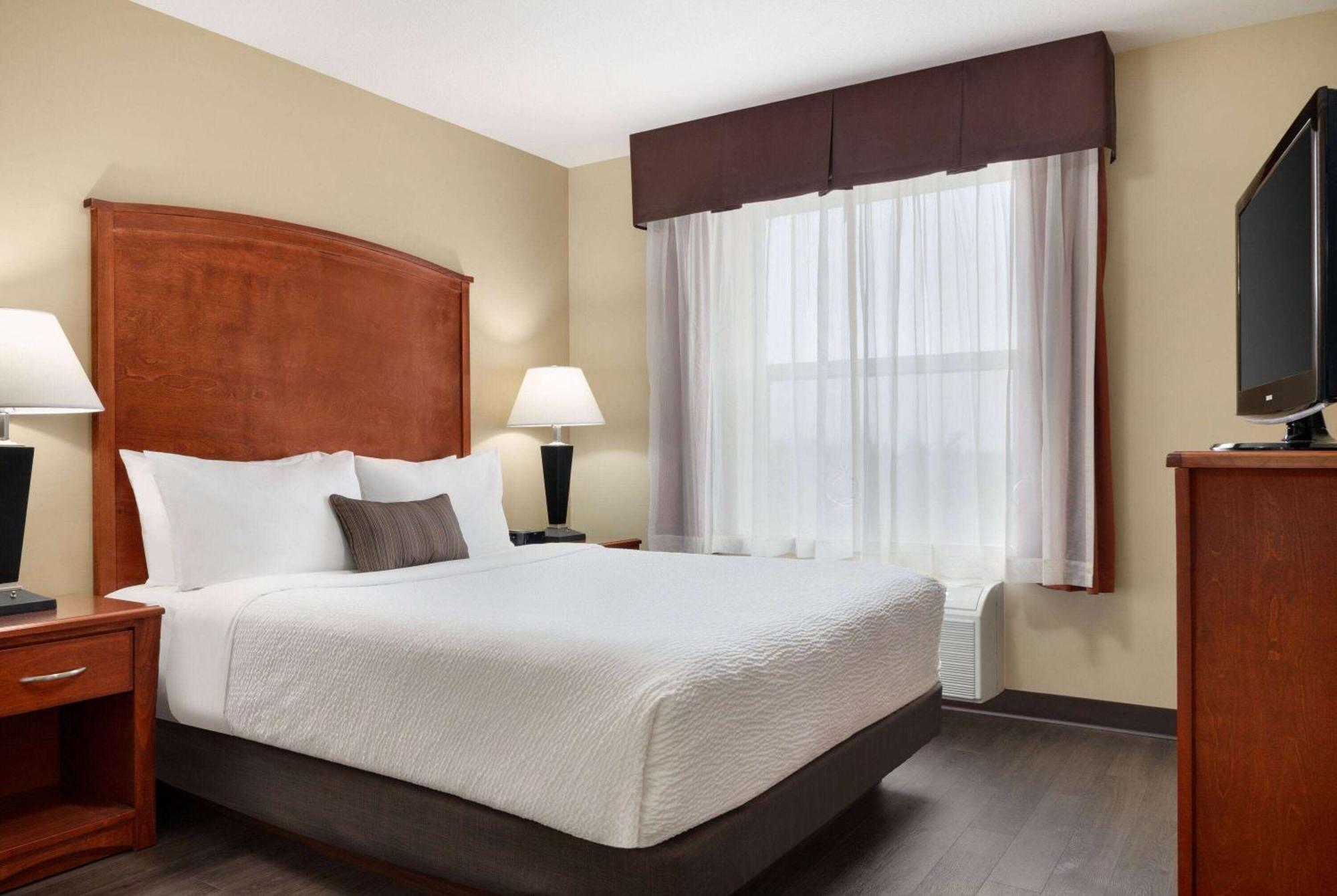 Days Inn & Suites By Wyndham Sherwood Park Edmonton Extérieur photo