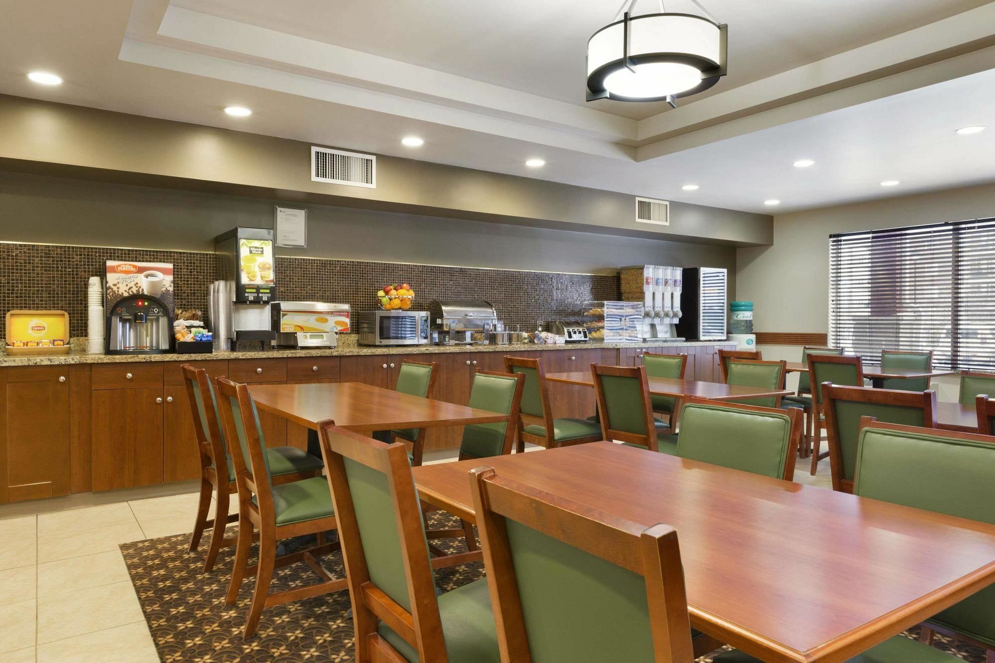 Days Inn & Suites By Wyndham Sherwood Park Edmonton Extérieur photo